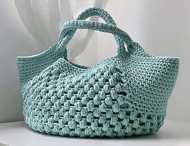 Valencia Bag - An Elegant and Functional Accessory - Crafts Ideas