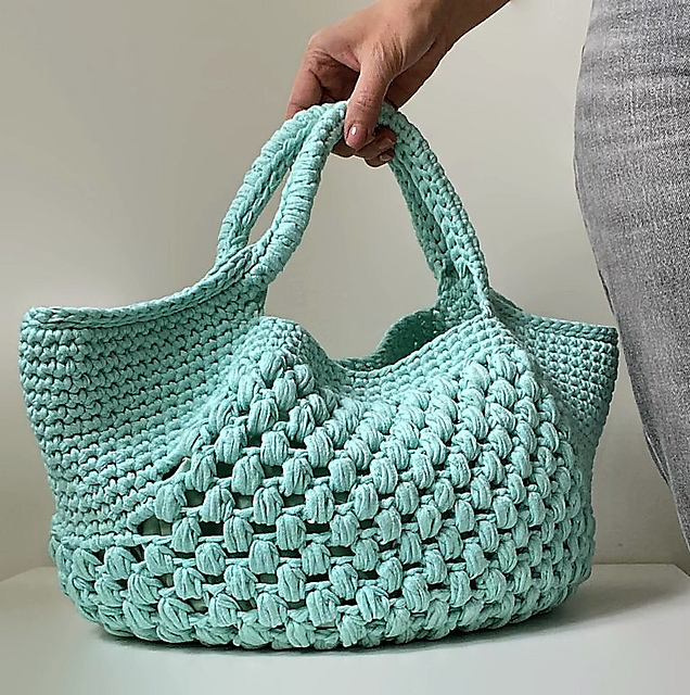 Valencia Bag - An Elegant and Functional Accessory - Crafts Ideas