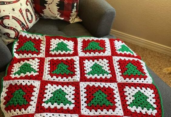 The Granny Square Christmas Pattern