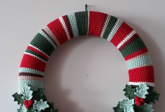 Easy Crochet Christmas Wreath