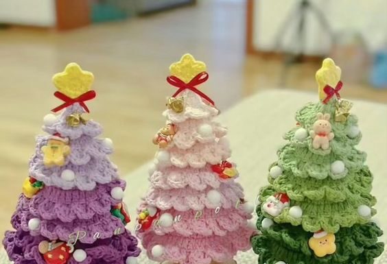Crochet Mini Christmas Tree Ornaments: A Beginner’s Guide
