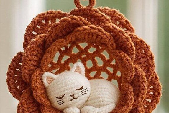 Crochet Kitten Wreath Pattern (Free & Beginner-Friendly)